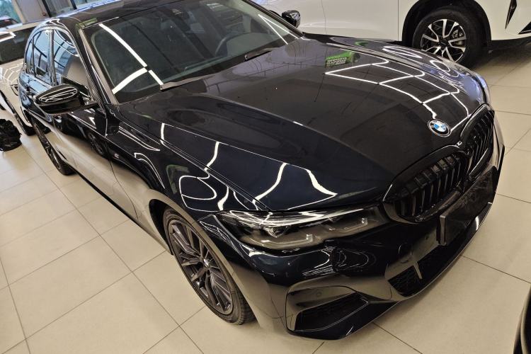 Used BMW 3 Series 2022 325i M Sport Night Edition Package Front Right 45 Deg