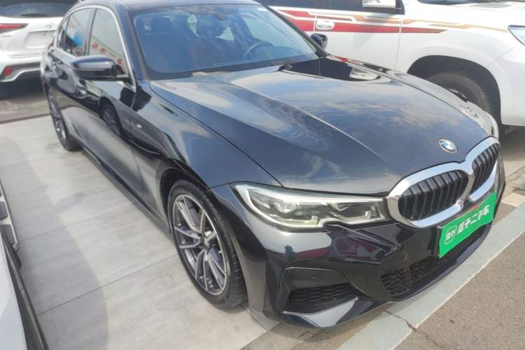 Used BMW 3 Series 2022 320Li M Sport Package Front Right 45 Deg