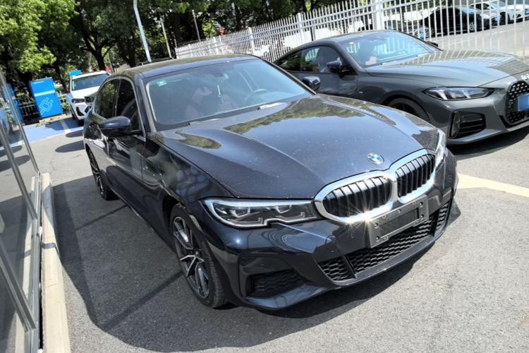 Used BMW 3 Series 2022 320Li M Sport Package Front Right 45 Deg