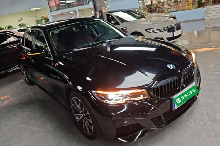 Used BMW 3 Series 2022 325Li M Sport Package Front Right 45 Deg