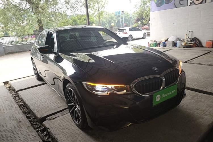 Used BMW 3 Series 2022 325Li M Sport Package Front Right 45 Deg