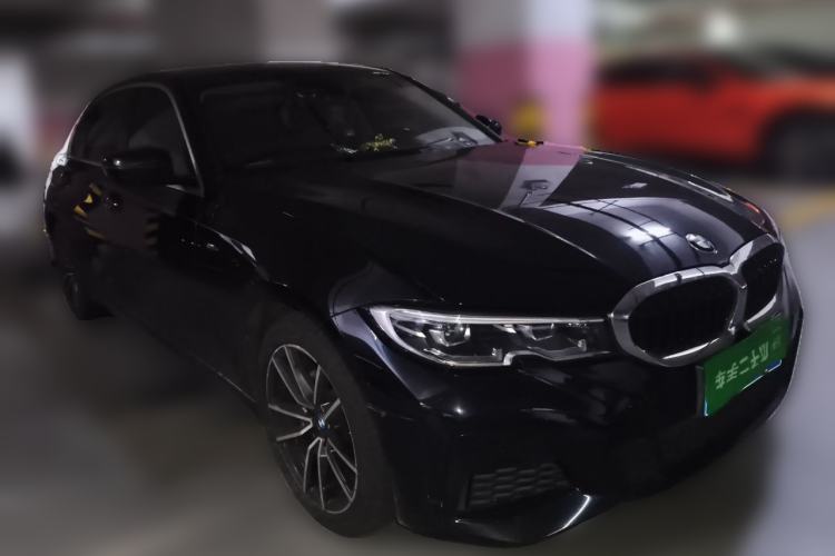 Used BMW 3 Series 2022 320Li M Sport Package Front Right 45 Deg