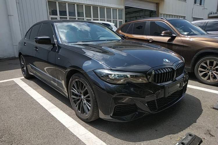 Used BMW 3 Series 2022 325i M Sport Night Edition Package Front Right 45 Deg
