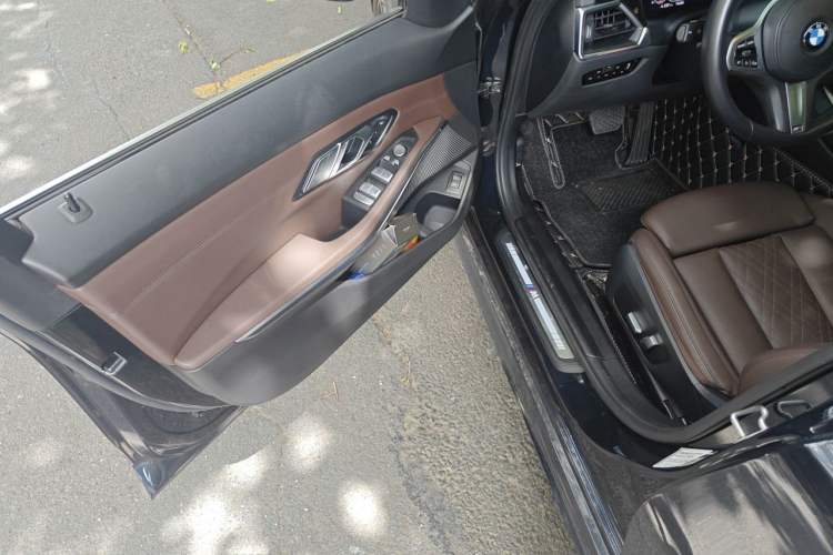 Used BMW 3 Series 2022 Updated 325Li M Sport Package Interior 3
