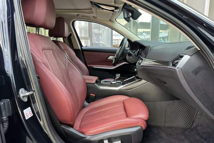 Used BMW 3 Series 2022 325Li xDrive M Sport Package Interior 3