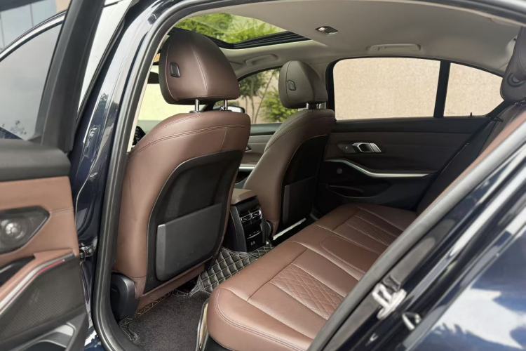 Used BMW 3 Series 2022 Updated 325i M Sport Package Interior 3