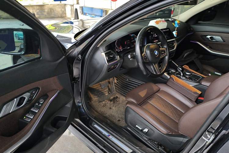 Used BMW 3 Series 2022 325i M Sport Package Interior 3