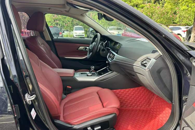 Used BMW 3 Series 2022 Revised 325i M Sport Night Edition Package Interior 8