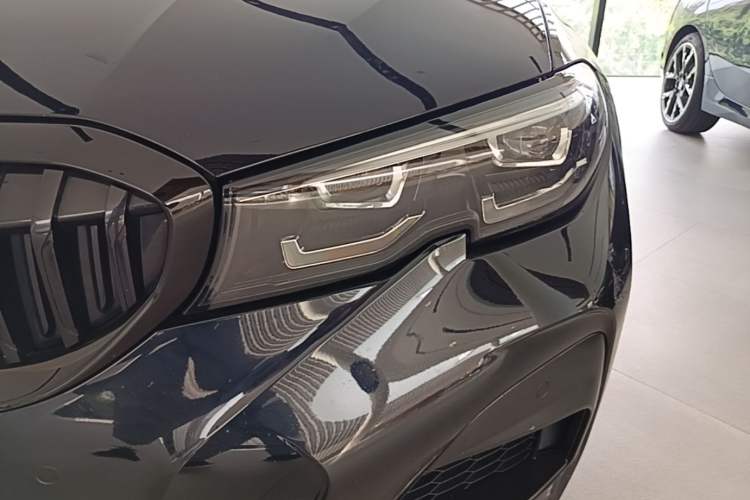 Used BMW 3 Series 2022 330i M Sport Night Edition Left Front Headlight