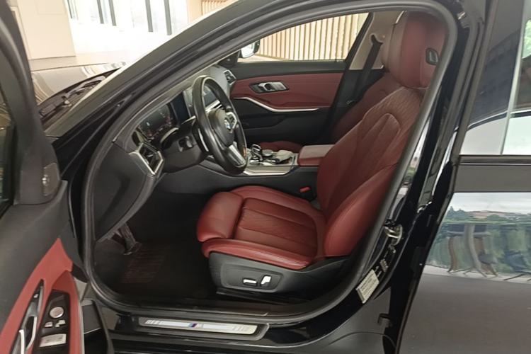 Used BMW 3 Series 2022 330i M Sport Night Edition Left Front Seat