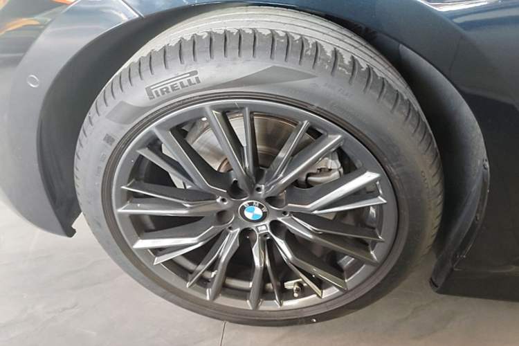 Used BMW 3 Series 2022 325Li M Sport Night Edition Package Left Front Wheel Hub