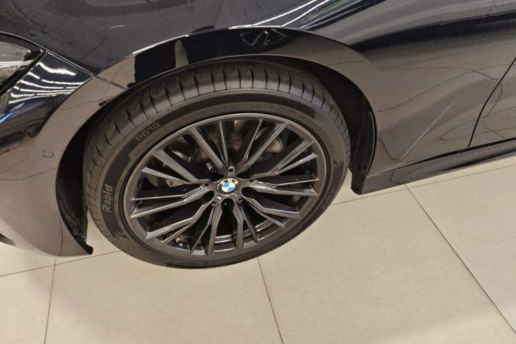 Used BMW 3 Series 2022 325i M Sport Night Edition Package Left Front Wheel Hub