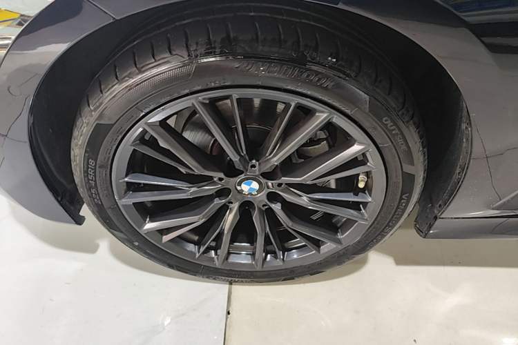 Used BMW 3 Series 2022 Revised 325i M Sport Night Edition Package Left Front Wheel Hub