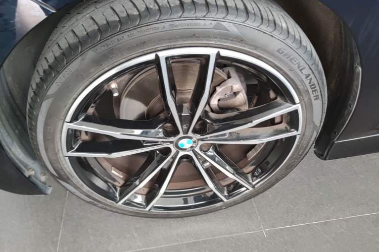 Used BMW 3 Series 2022 325Li M Sport Package Left Front Wheel Hub