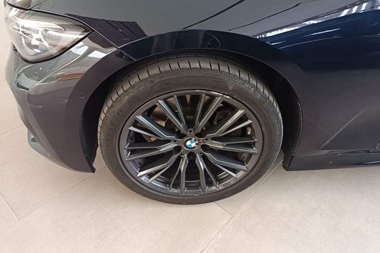 Used BMW 3 Series 2022 330i M Sport Night Edition Left Front Wheel Hub
