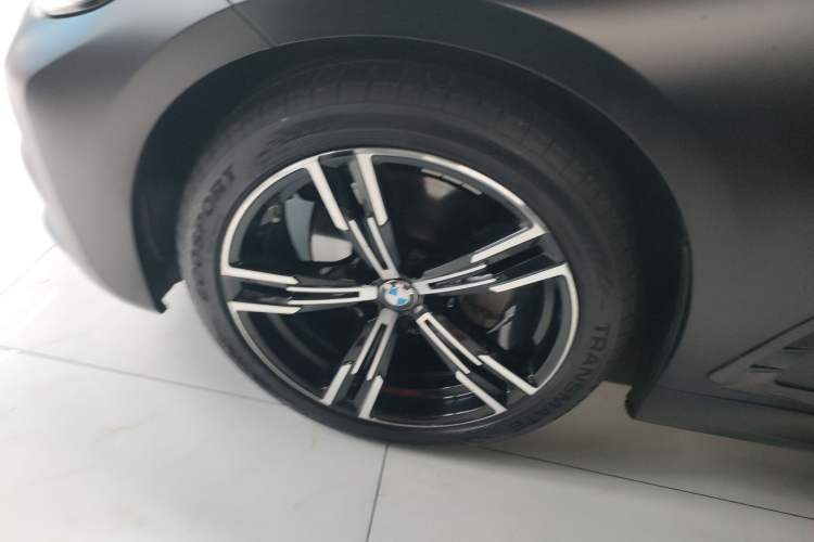 Used BMW 3 Series 2022 325i M Sport Package Left Front Wheel Hub
