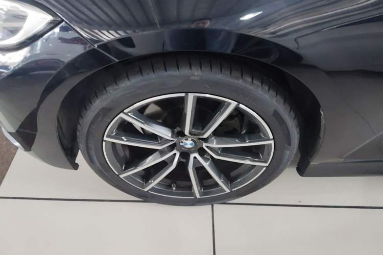 Used BMW 3 Series 2022 325Li M Sport Package Left Front Wheel Hub