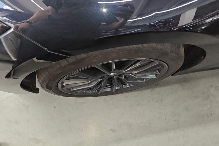 Used BMW 3 Series 2022 325i M Sport Night Edition Package Left Front Wheel Hub