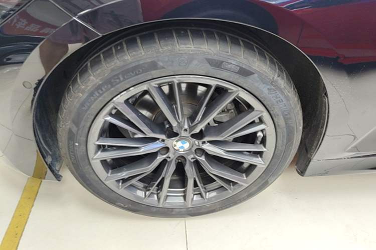 Used BMW 3 Series 2022 325i M Sport Night Edition Package Left Front Wheel Hub