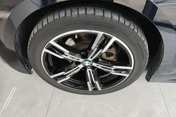 Used BMW 3 Series 2022 325i M Sport Package Left Front Wheel Hub