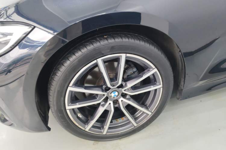 Used BMW 3 Series 2022 325Li M Sport Package Left Front Wheel Hub