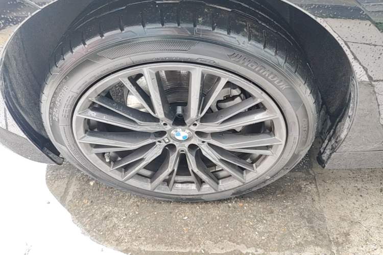 Used BMW 3 Series 2022 Restyled 325Li M Sport Night Edition Package Left Front Wheel Hub