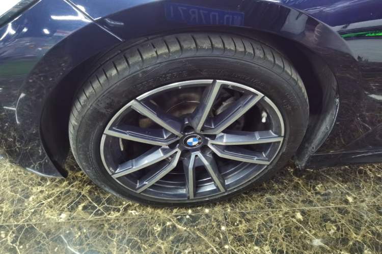 Used BMW 3 Series 2022 325Li M Sport Package Left Front Wheel Hub