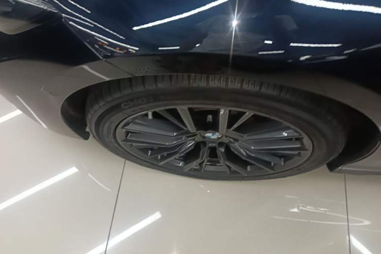 Used BMW 3 Series 2022 Revised 325i M Sport Night Edition Package Left Front Wheel Hub
