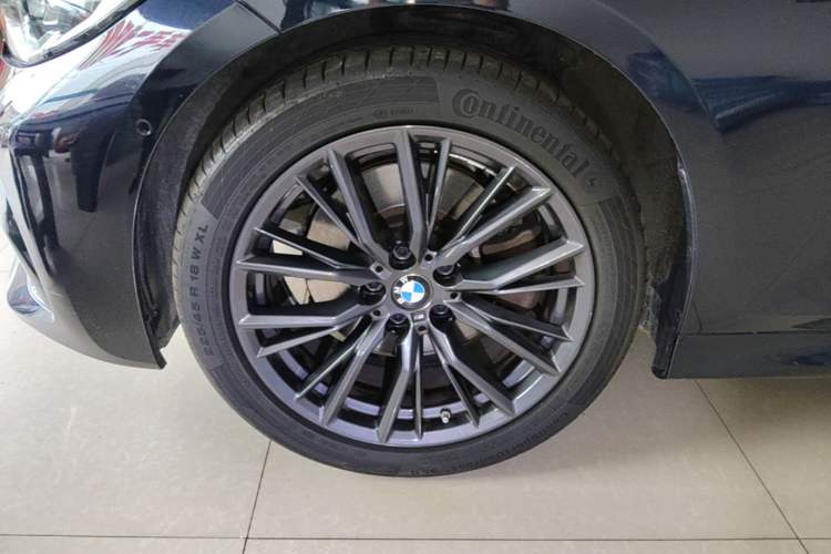 Used BMW 3 Series 2022 Restyled 330Li xDrive M Sport Night Edition Package Left Front Wheel Hub