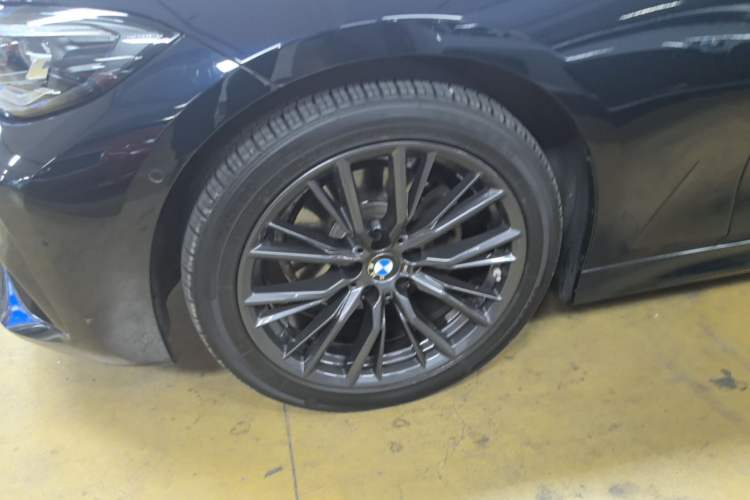 Used BMW 3 Series 2022 Revised 325i M Sport Night Edition Package Left Front Wheel Hub