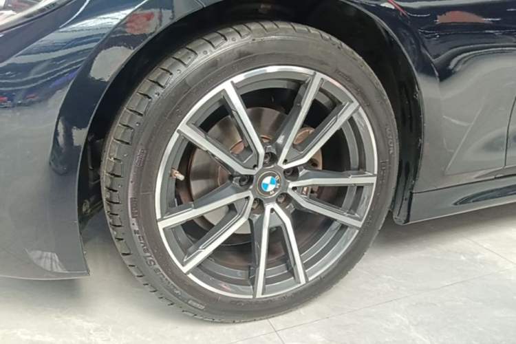 Used BMW 3 Series 2022 325Li M Sport Package Left Front Wheel Hub