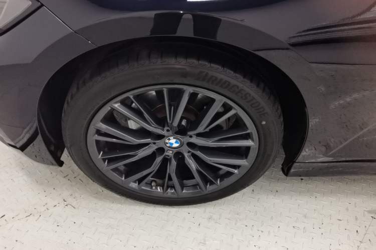 Used BMW 3 Series 2022 Revised 325i M Sport Night Edition Package Left Front Wheel Hub
