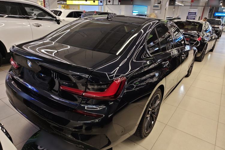 Used BMW 3 Series 2022 325i M Sport Night Edition Package Rear Right 45 Deg