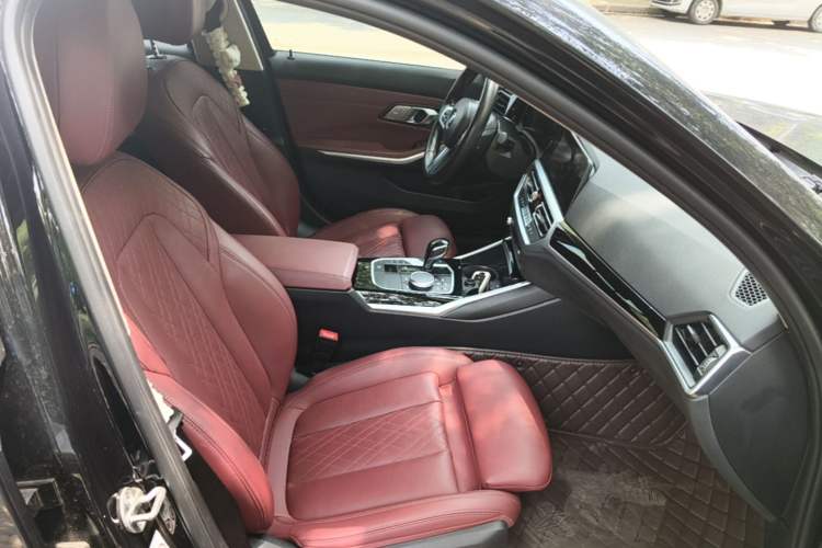 Used BMW 3 Series 2022 320Li M Sport Package Right Front Seat