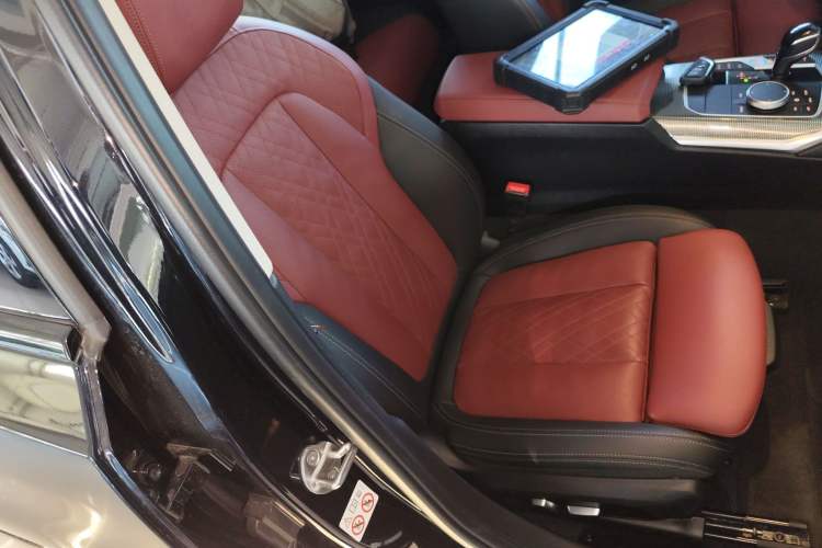 Used BMW 3 Series 2022 330i M Sport Night Edition Right Front Seat