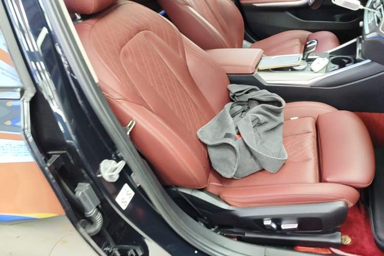 Used BMW 3 Series 2022 325i M Sport Night Edition Package Right Front Seat