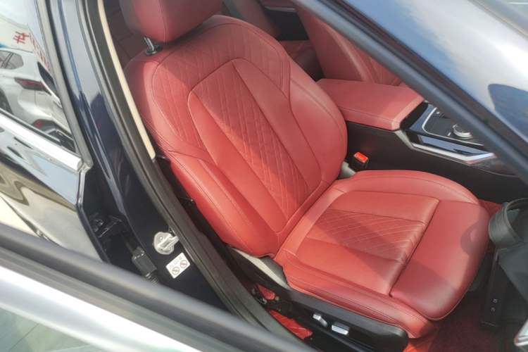 Used BMW 3 Series 2022 320Li M Sport Package Right Front Seat