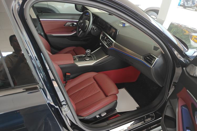 Used BMW 3 Series 2022 Restyled 330Li xDrive M Sport Night Edition Package Right Front Seat