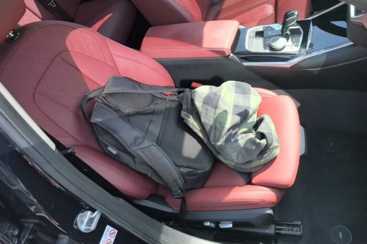 Used BMW 3 Series 2022 320Li M Sport Package Right Front Seat