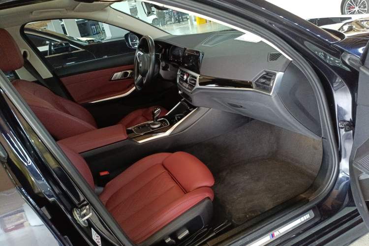 Used BMW 3 Series 2022 320Li M Sport Package Right Front Seat
