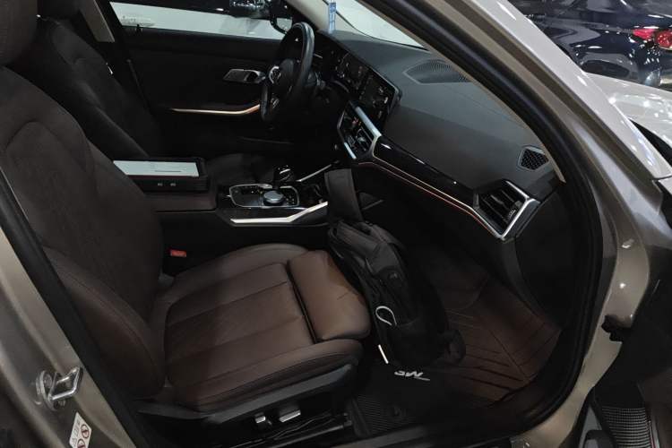 Used BMW 3 Series 2022 325Li M Sport Package Right Front Seat