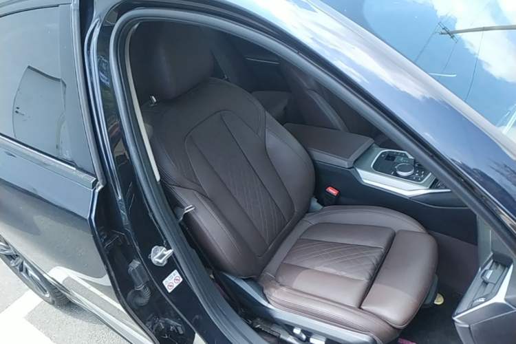 Used BMW 3 Series 2022 325i M Sport Night Edition Package Right Front Seat