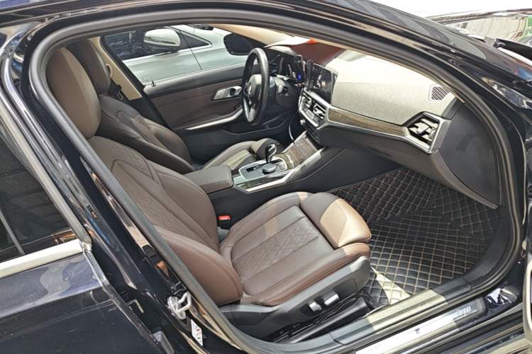 Used BMW 3 Series 2022 325Li M Sport Package Right Front Seat