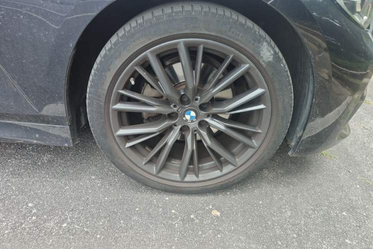 Used BMW 3 Series 2022 Restyled 325Li M Sport Night Edition Package Right Front Wheel Hub