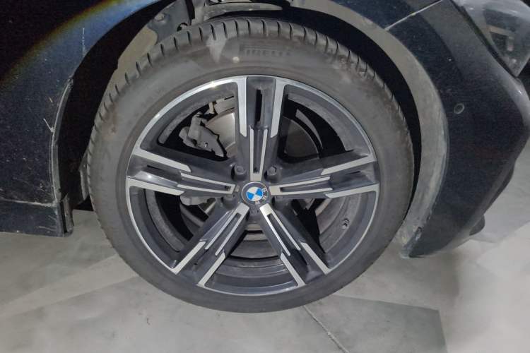 Used BMW 3 Series 2022 Updated 325i M Sport Package Right Front Wheel Hub