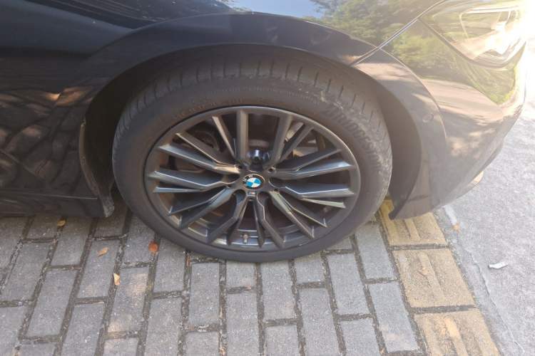 Used BMW 3 Series 2022 330i M Sport Night Edition Right Front Wheel Hub