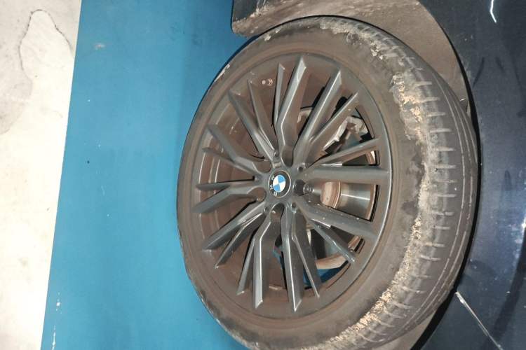 Used BMW 3 Series 2022 325i M Sport Night Edition Package Right Front Wheel Hub