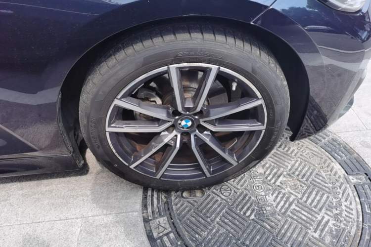 Used BMW 3 Series 2022 325Li M Sport Package Right Front Wheel Hub