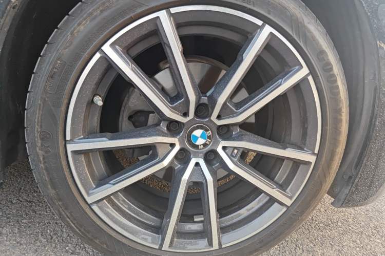Used BMW 3 Series 2022 325Li M Sport Package Right Front Wheel Hub