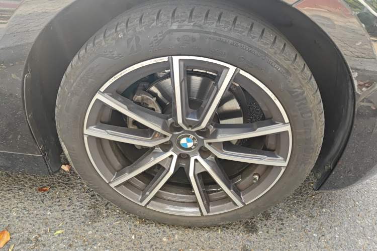 Used BMW 3 Series 2022 325Li M Sport Package Right Front Wheel Hub